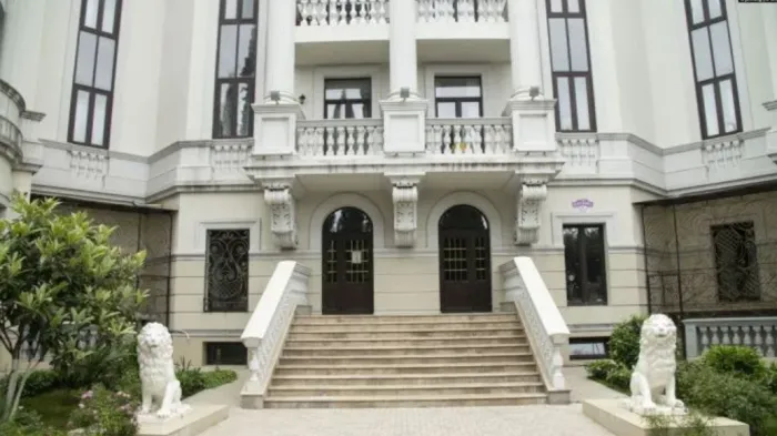 В Крыму национализированную квартиру Зеленского продали на аукционе