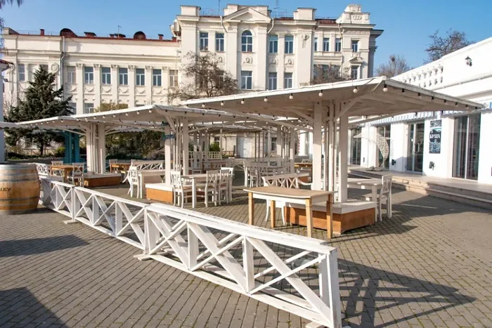 Владельцев летних кафе освободили от арендной платы в Севастополе