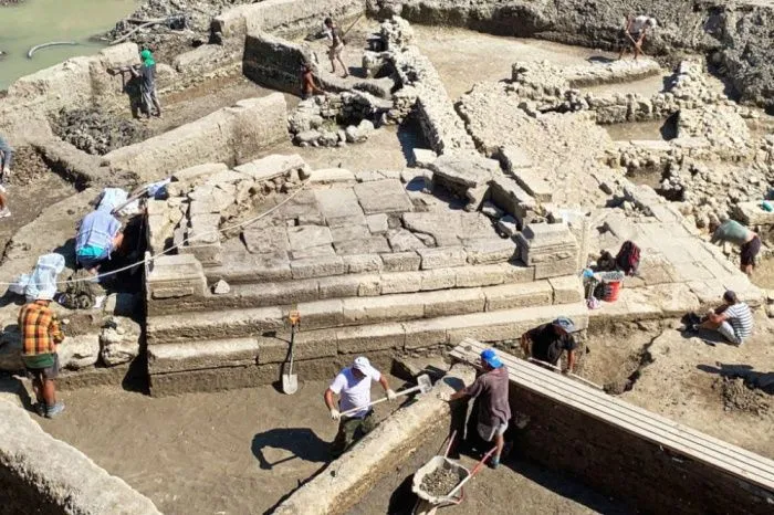 В Севастополе археологи обнаружили уникальный мавзолей античного времени