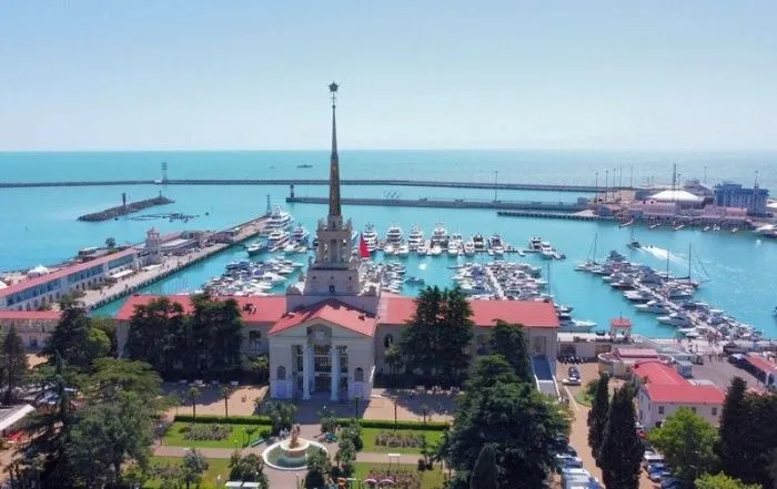 Приключения турецкого парома в порту Сочи: почему Россия не пускает паром из Турции