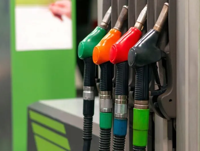 Власти Крыма снова ввели ограничения на продажу топлива Власти Крыма снова ввели ограничения на продажу топлива