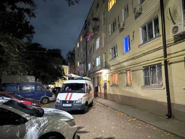 В Ростове эвакуировали жителей подъезда треснувшей пятиэтажки В Ростове эвакуировали жителей подъезда треснувшей пятиэтажки