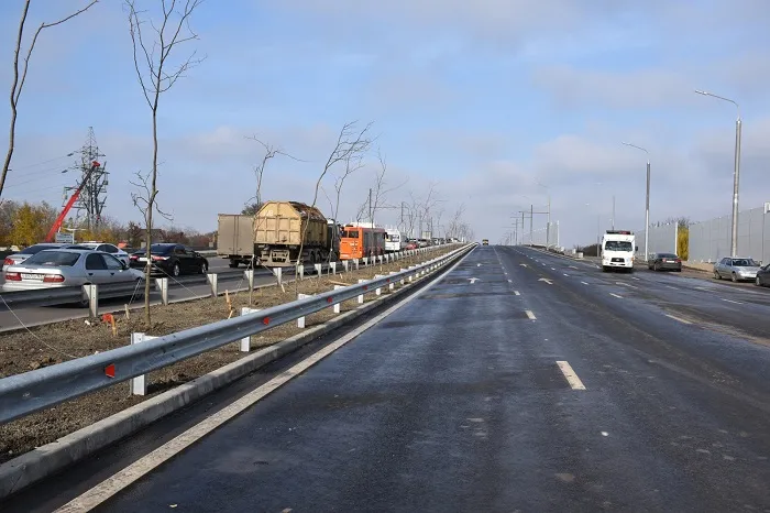 С 6 ноября открыли движение по второй части путепровода на ул. Малиновского в Ростове