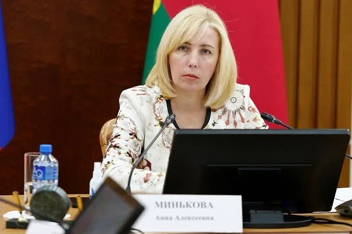 Замгубернатора Кубани Анна Минькова нагрубила недовольным родителям школьников