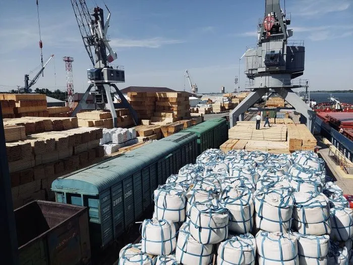 Грузооборот Астраханских портов в январе-августе текущего года увеличился на 58%