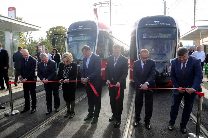 Матвиенко и Голубев открыли новые трамвайные маршруты в Таганроге
