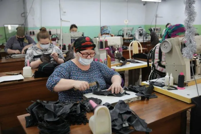 Импортозаместили подошвы и супинаторы: как в Дагестане реализуют проект «Город обувщиков»