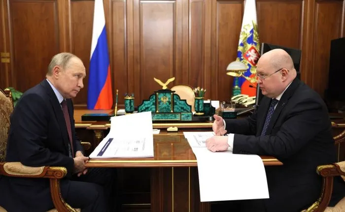 Путин на встрече с губернатором Развожаевым отметил бесстрашие севастопольцев