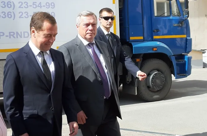 В Ростов прибыл бывший президент России Дмитрий Медведев для встречи с беженцами