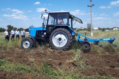 Села Ростовской области получили тракторы с противопожарным оборудованием