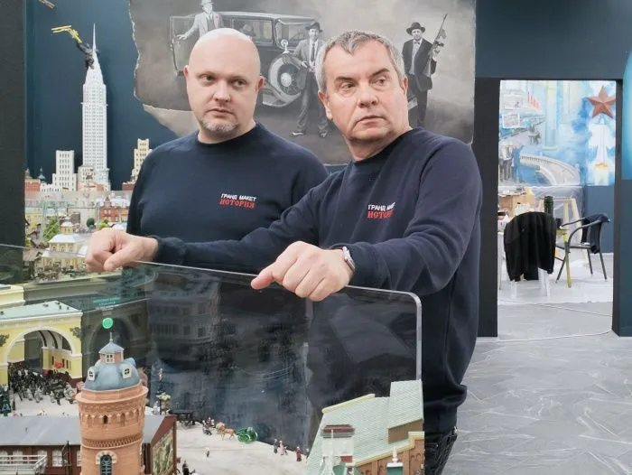 Здесь творится «Гранд Макет История»: бизнесмен из Питера создает в Сочи музей исторических миниатюр